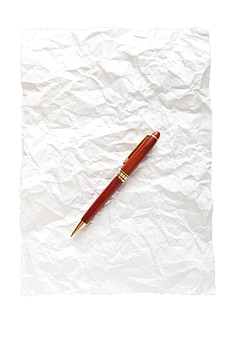 白色褶皱空白纸张