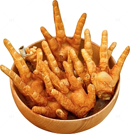 圆形木盘里的炸鸡爪