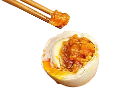 出油黄色腌制咸鸭蛋