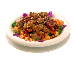 盘子里的美食炒菜排骨