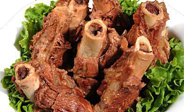美食肉类碗里的羊肉骨头实物