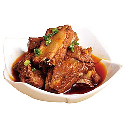 盘子里的食物炒排骨