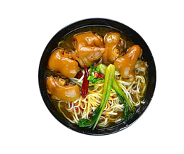 黑色碗里的食物猪脚面