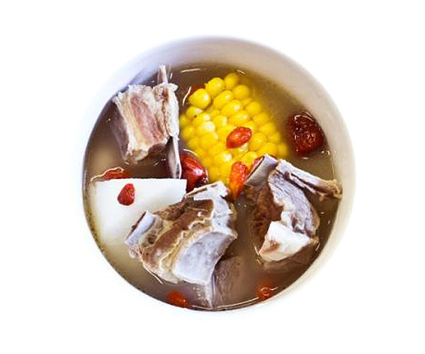 碗里的食物养生排骨汤
