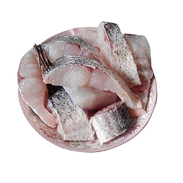 盘子里的食材鱼块