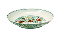 一个花纹漂亮的盘子