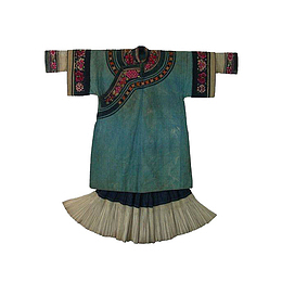 彝族女士民族服装展示PNG