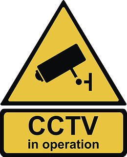 cctv拍摄三角形黄色警告牌实物