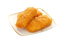 一碟裹粉油炸鳕鱼排