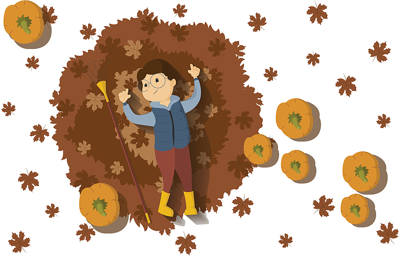 秋天躺在落叶的男孩