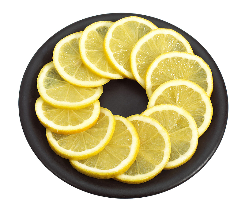 一盘黄柠檬片摄影