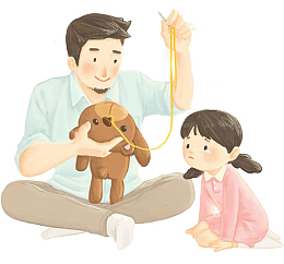 女儿看着爸爸缝小熊