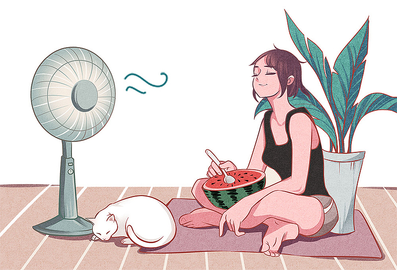 夏季吹风扇吃西瓜的女孩