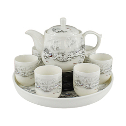 一套白色茶具
