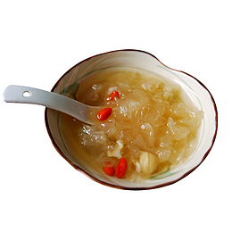 一碗银耳雪梨汤配勺子