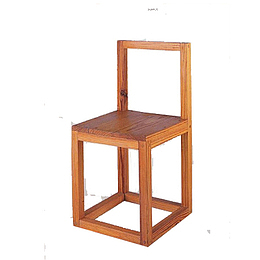 造型独特的木椅子