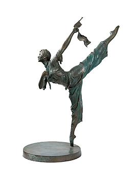 拿着手枪跳舞的女兵