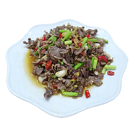 碟子里的小炒鸡杂