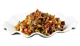 一碟美味爆炒酸辣鸡杂