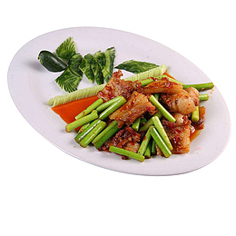 精致摆盘的美味菜肴蒜台炒肉