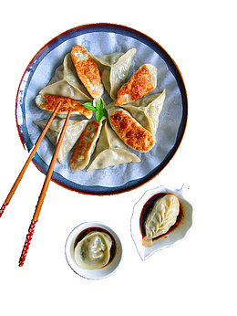 一盘中华美食水饺免扣图