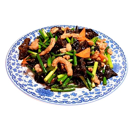 摆盘精致的美食蒜台木耳炒肉