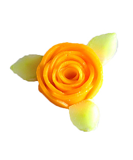 芒果片组成的摆盘花