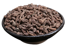 黑色瓷碗装的蕨麻