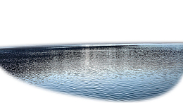 蓝色安逸平静湖面