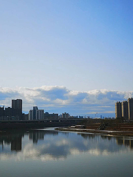 清晨城市远眺