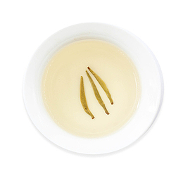 茶汤飘着三根茶叶 茶汤 绿茶