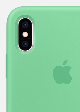 带手机壳的iPhoneXs背面