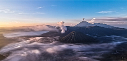 攀登者高峰风景背景
