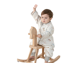 婴儿服装可爱小孩木马