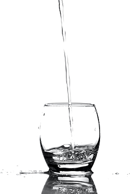 水杯倒水效果抠图