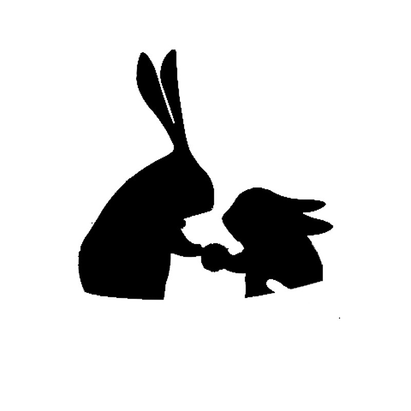 八月十五中秋节两只分享月饼的兔子