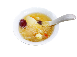 银耳莲子雪梨羹适合秋天喝