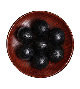 红木碗黑芝麻丸子