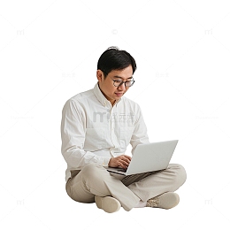 中年人使用笔记本电脑