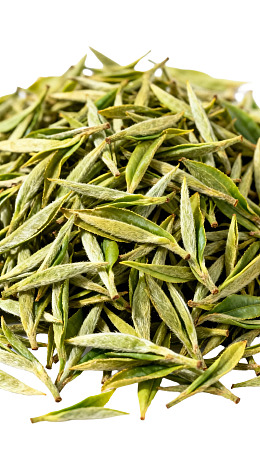 干茶叶堆叠特写图片