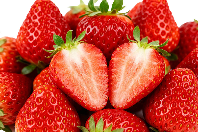 新鲜草莓特写色泽鲜艳诱人