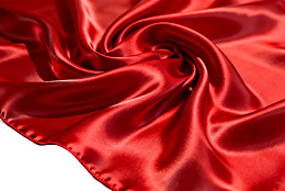 红色丝绸布料褶皱特写