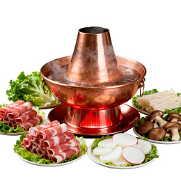 铜锅涮肉配新鲜食材图片