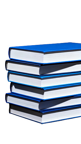 蓝色书本堆叠的简洁画面