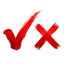 红色笔触勾勒的对错符号