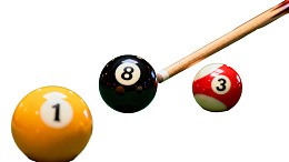 台球8号与1、3号球对峙