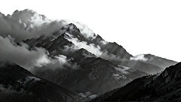 黑白山峰云雾缭绕图片