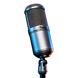 银色复古麦克风特写图片