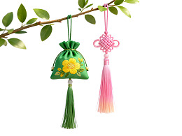 绿花香囊与粉结流苏挂饰