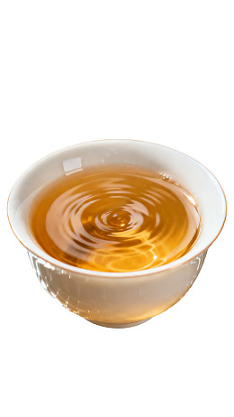 一杯茶水的静谧特写图片